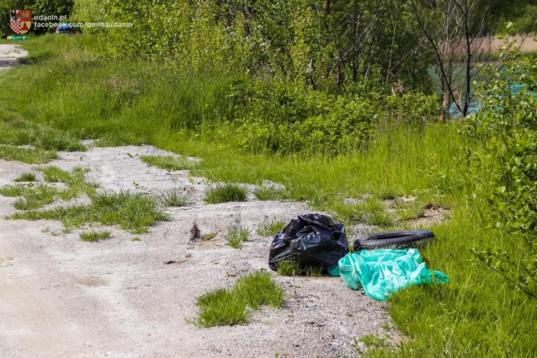 Wysprzątali stawy w Ujeździe Górnym. W gminie Udanin rozpoczęli Trashtag Challenge