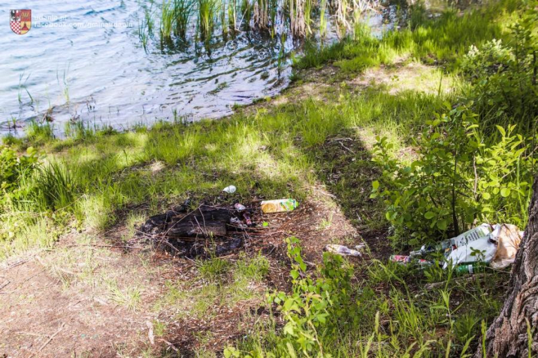 Wysprzątali stawy w Ujeździe Górnym. W gminie Udanin rozpoczęli Trashtag Challenge