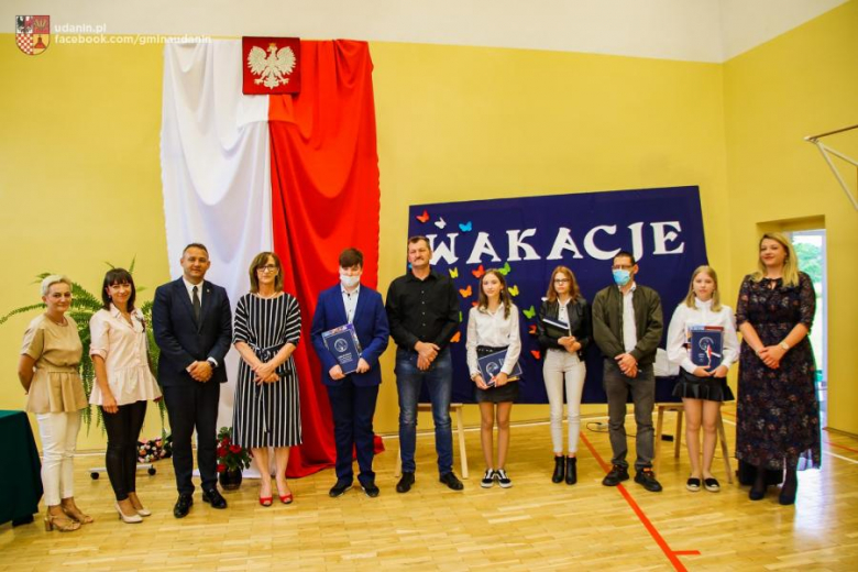 Zakończenie roku szkolnego 2020/2021 w szkołach na terenie powiatu średzkiego