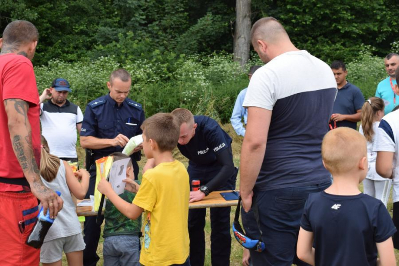 Piknik rodzinny na boisku w Piersnie