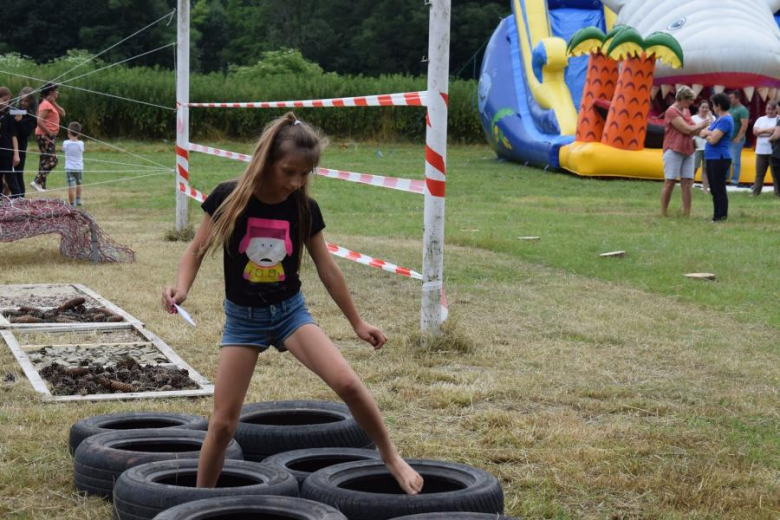 Piknik rodzinny na boisku w Piersnie