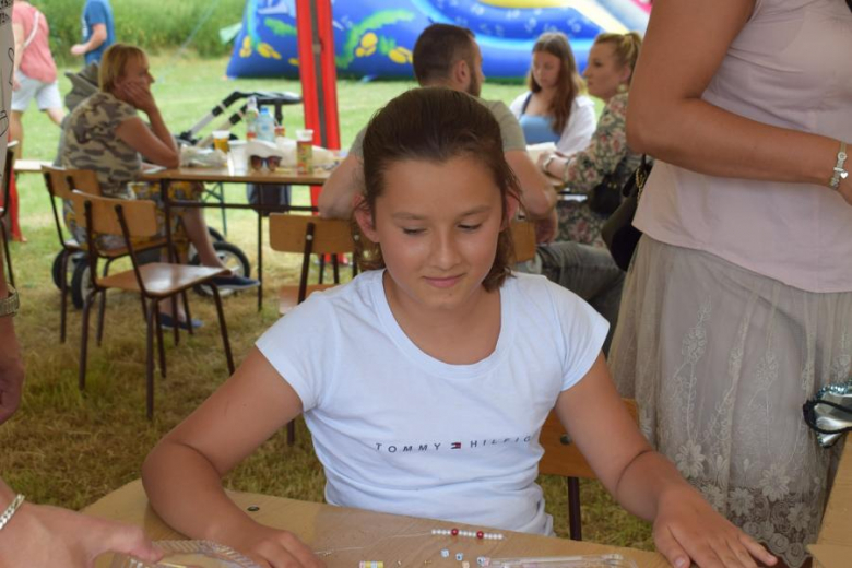 Piknik rodzinny na boisku w Piersnie