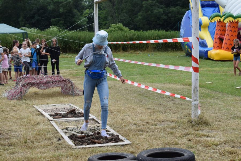 Piknik rodzinny na boisku w Piersnie