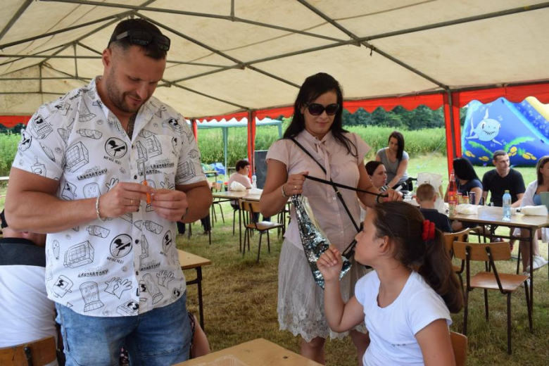 Piknik rodzinny na boisku w Piersnie