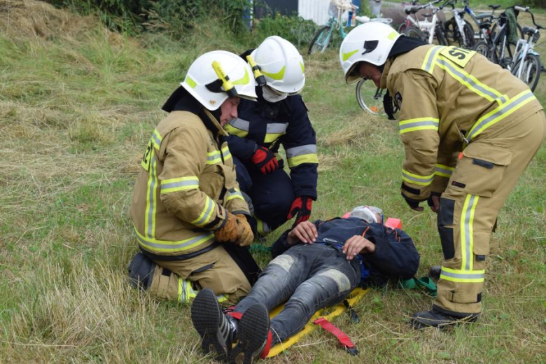 Piknik rodzinny na boisku w Piersnie