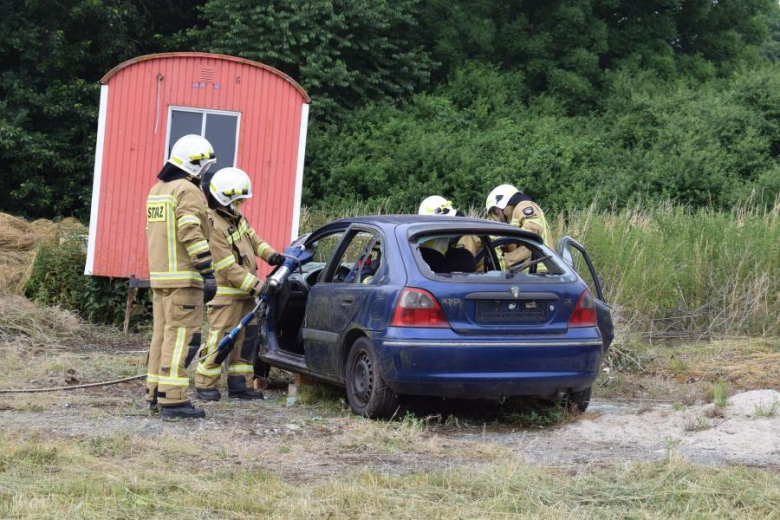 Piknik rodzinny na boisku w Piersnie