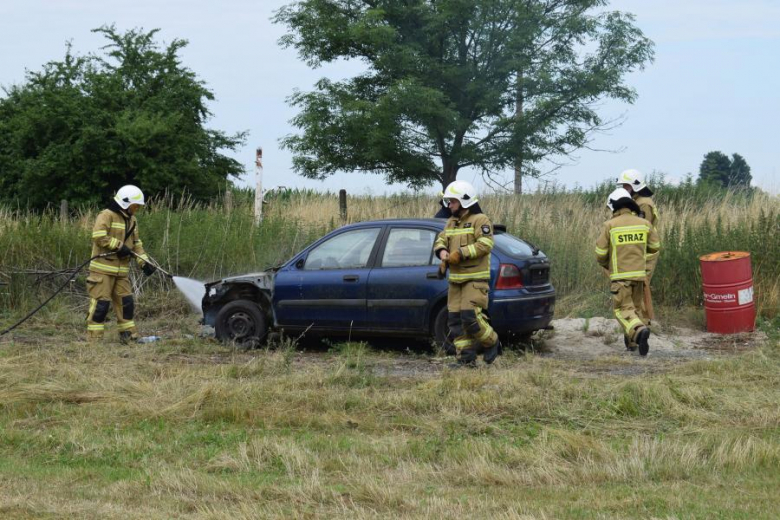Piknik rodzinny na boisku w Piersnie