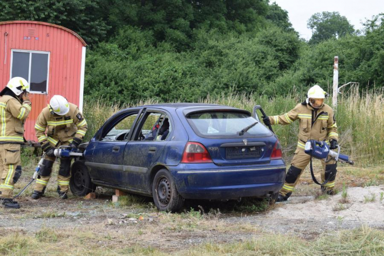 Piknik rodzinny na boisku w Piersnie