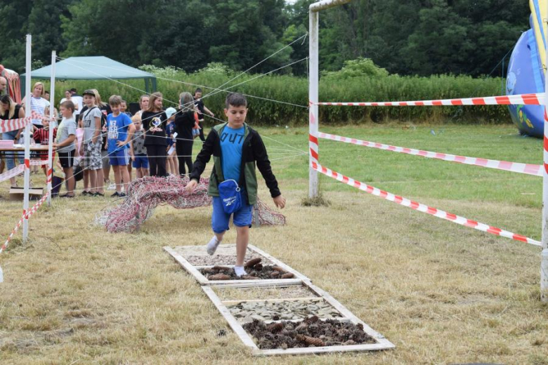 Piknik rodzinny na boisku w Piersnie