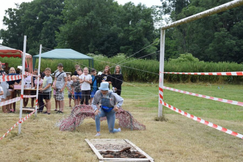 Piknik rodzinny na boisku w Piersnie