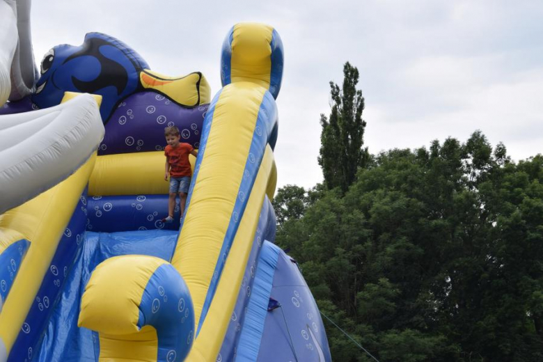 Piknik rodzinny na boisku w Piersnie