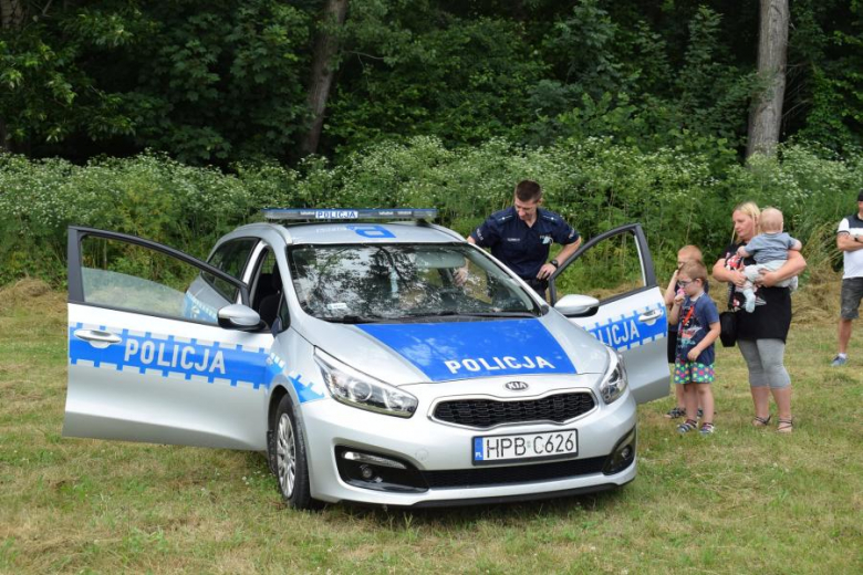 Piknik rodzinny na boisku w Piersnie