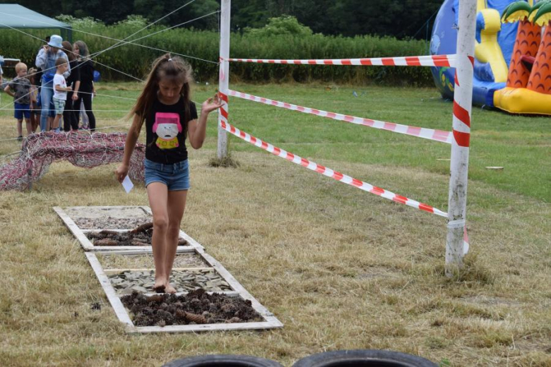 Piknik rodzinny na boisku w Piersnie