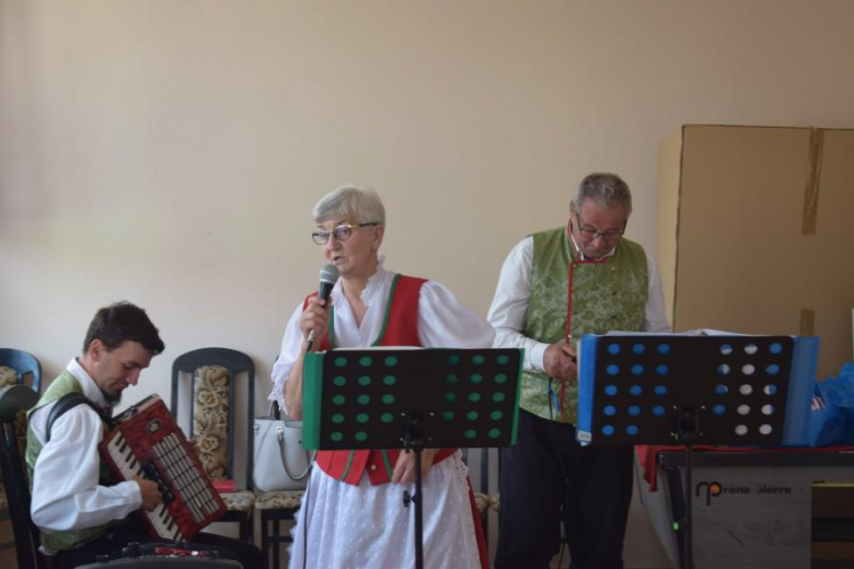 Wakacje z GOKiem i Biblioteką - wizyta kapeli Kostomłocianie