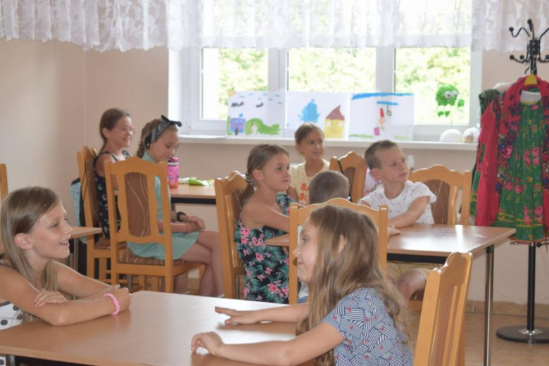 Wakacje z GOKiem i Biblioteką - wizyta kapeli Kostomłocianie