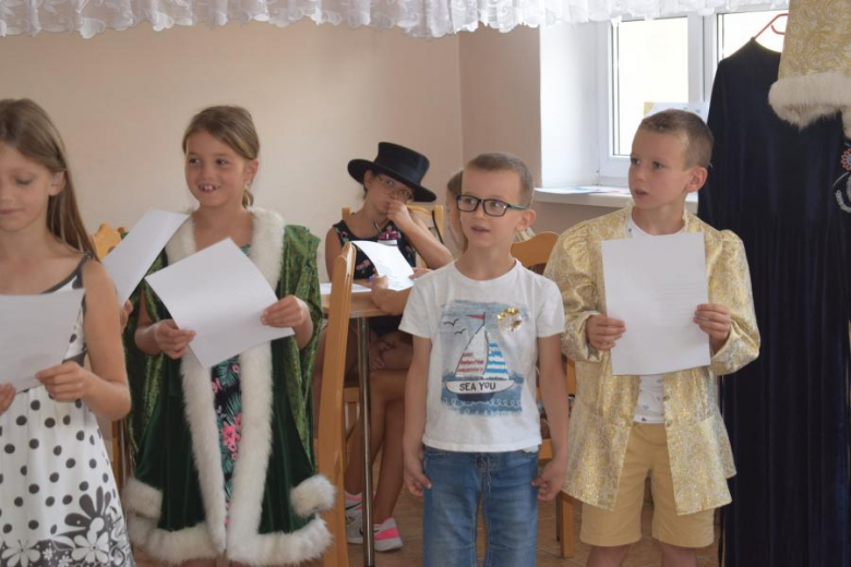 Wakacje z GOKiem i Biblioteką - wizyta kapeli Kostomłocianie