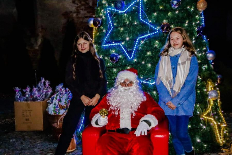 Uroczyste odpalenie choinki i wizyta Św. Mikołaja