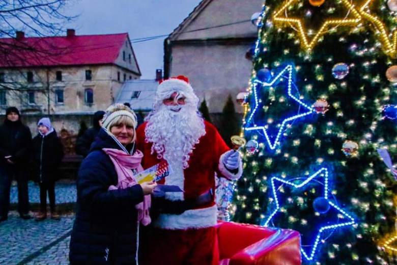 Uroczyste odpalenie choinki i wizyta Św. Mikołaja