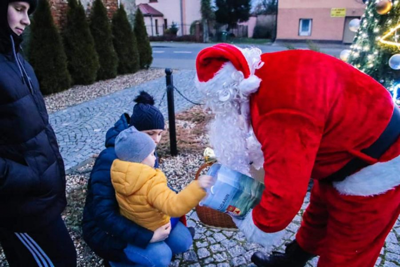 Uroczyste odpalenie choinki i wizyta Św. Mikołaja