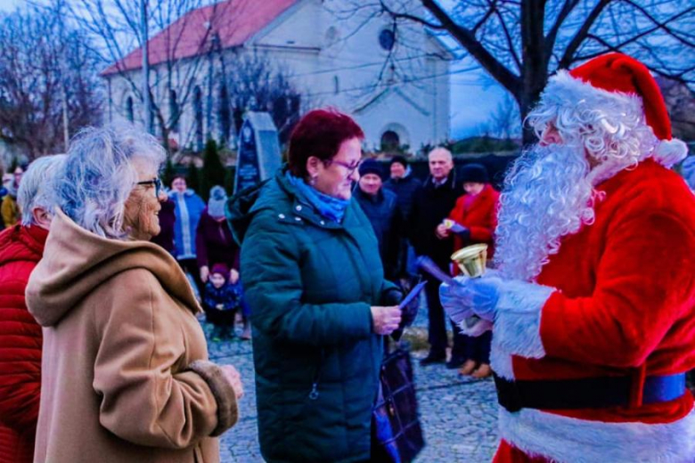 Uroczyste odpalenie choinki i wizyta Św. Mikołaja