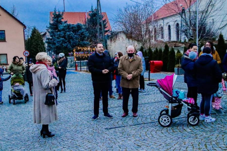 Uroczyste odpalenie choinki i wizyta Św. Mikołaja