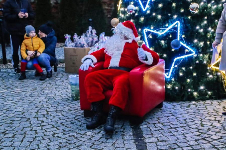 Uroczyste odpalenie choinki i wizyta Św. Mikołaja