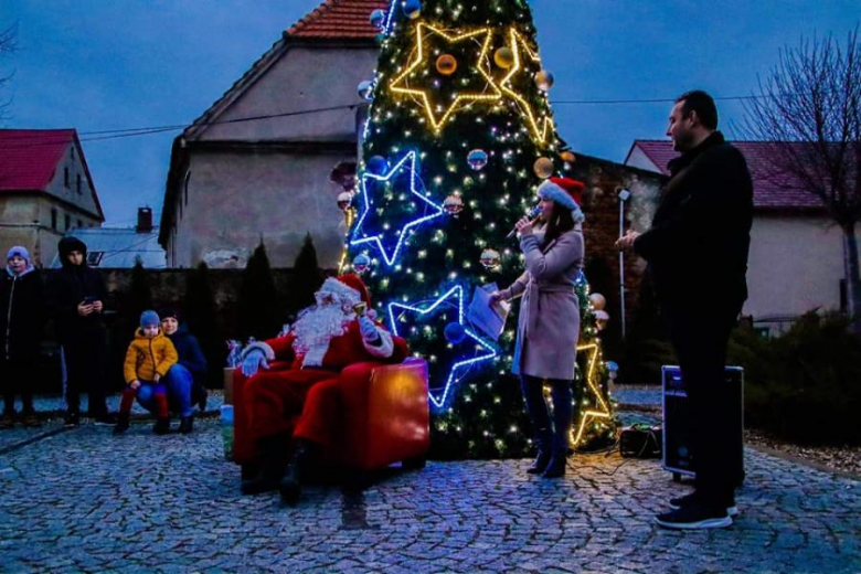 Uroczyste odpalenie choinki i wizyta Św. Mikołaja