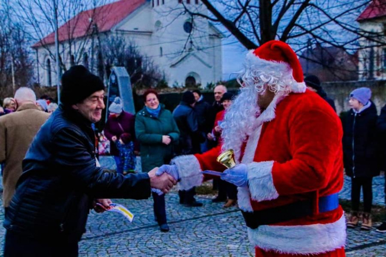 Uroczyste odpalenie choinki i wizyta Św. Mikołaja