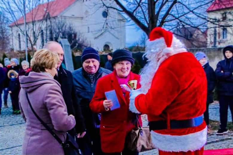Uroczyste odpalenie choinki i wizyta Św. Mikołaja