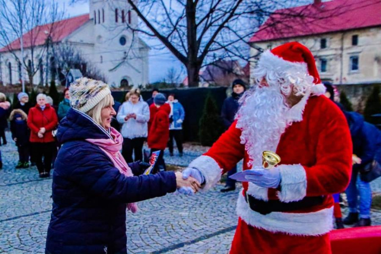 Uroczyste odpalenie choinki i wizyta Św. Mikołaja
