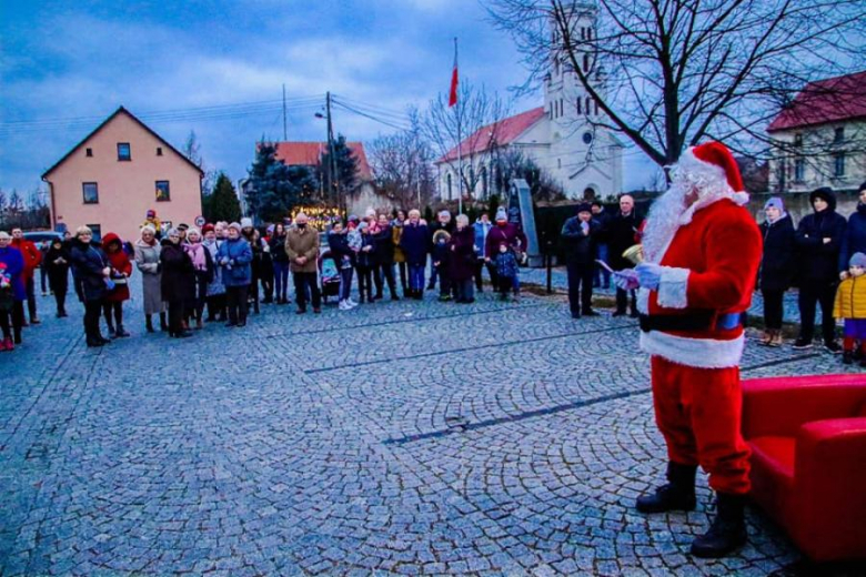 Uroczyste odpalenie choinki i wizyta Św. Mikołaja