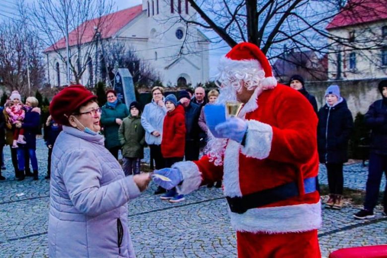 Uroczyste odpalenie choinki i wizyta Św. Mikołaja
