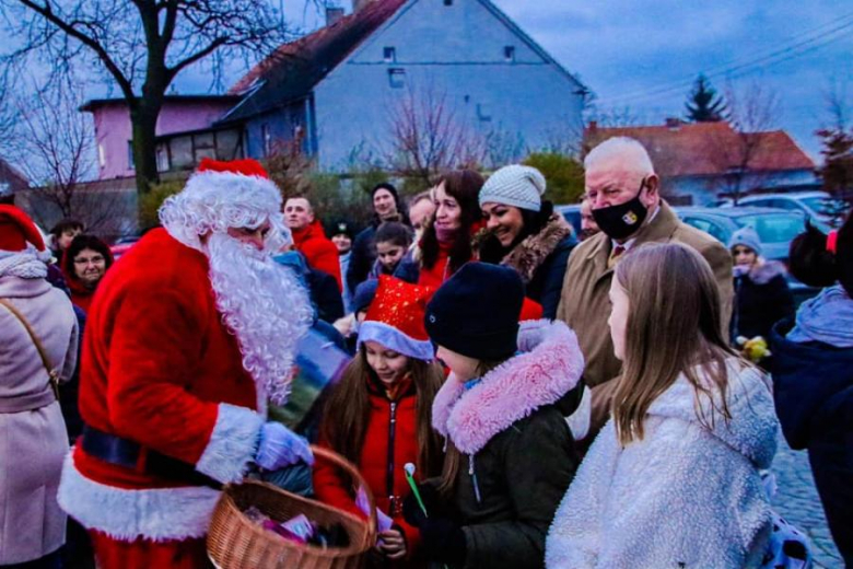 Uroczyste odpalenie choinki i wizyta Św. Mikołaja