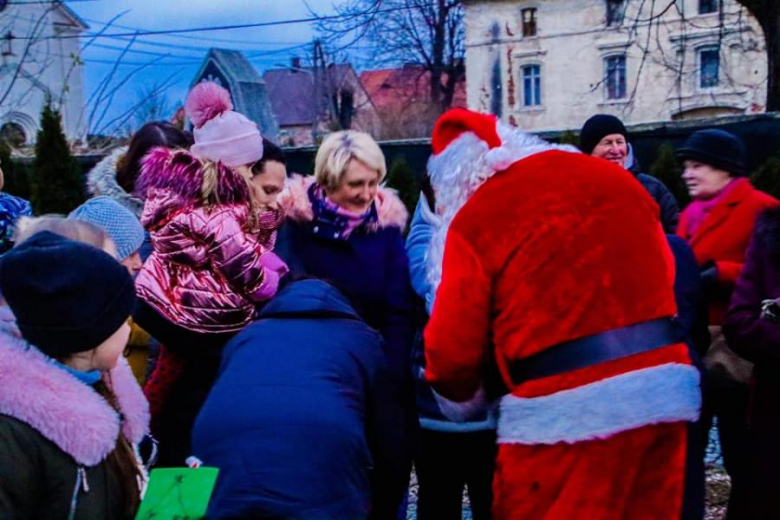 Uroczyste odpalenie choinki i wizyta Św. Mikołaja
