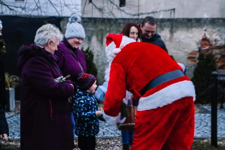 Uroczyste odpalenie choinki i wizyta Św. Mikołaja