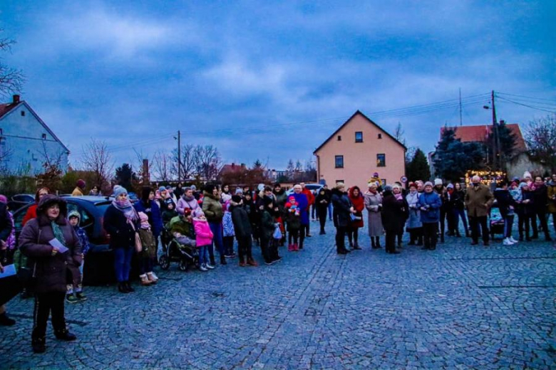 Uroczyste odpalenie choinki i wizyta Św. Mikołaja