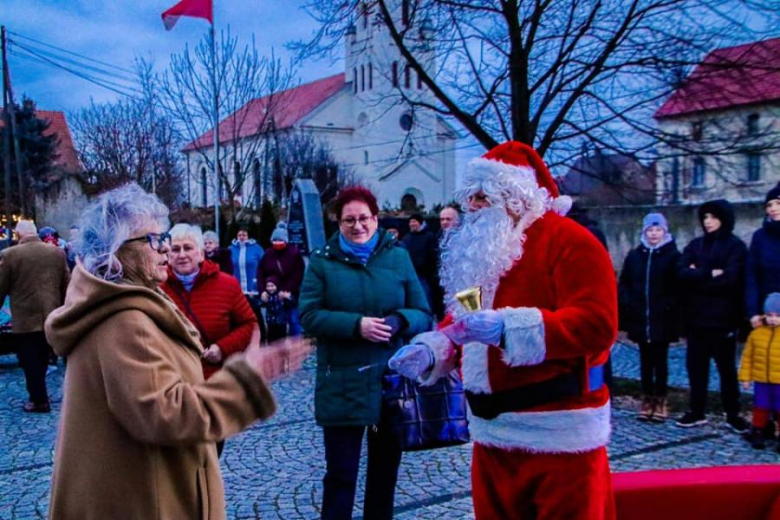 Uroczyste odpalenie choinki i wizyta Św. Mikołaja