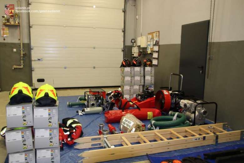 Przekazanie sprzętu pożarniczego