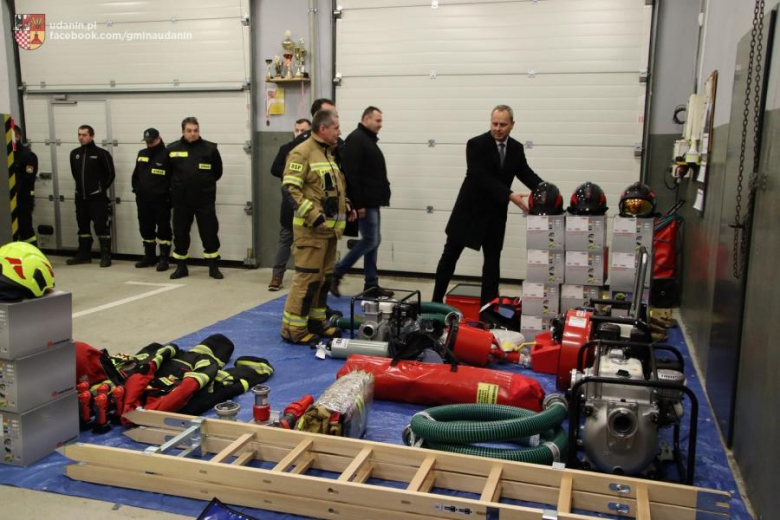 Przekazanie sprzętu pożarniczego