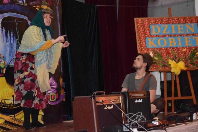 Dzień Kobiet w Gminnym Ośrodku Kultury w Kostomłotach