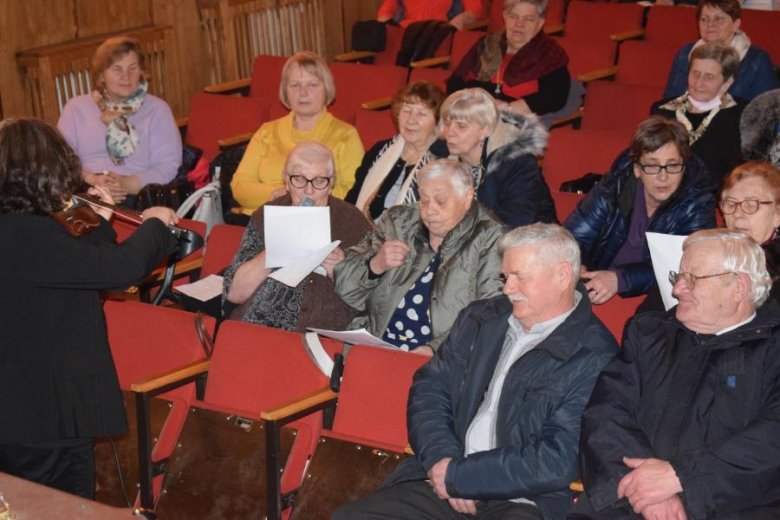 Dzień Kobiet w Gminnym Ośrodku Kultury w Kostomłotach