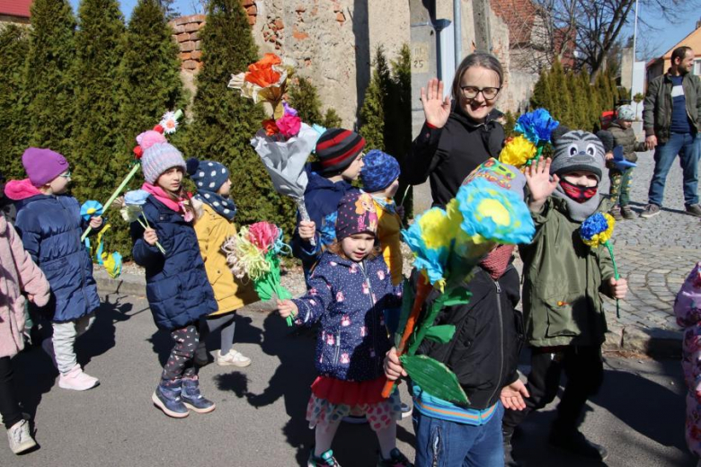 Powitanie wiosny w Udaninie. Przez miejscowość przeszedł barwny korowód