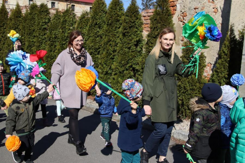 Powitanie wiosny w Udaninie. Przez miejscowość przeszedł barwny korowód