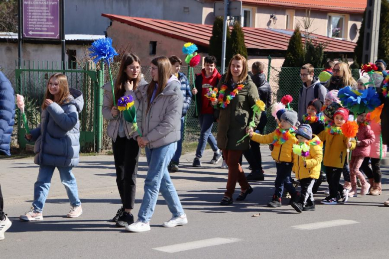 Powitanie wiosny w Udaninie. Przez miejscowość przeszedł barwny korowód