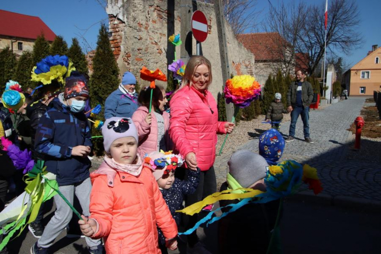 Powitanie wiosny w Udaninie. Przez miejscowość przeszedł barwny korowód