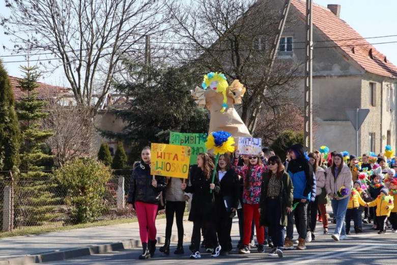 Powitanie wiosny w Udaninie. Przez miejscowość przeszedł barwny korowód