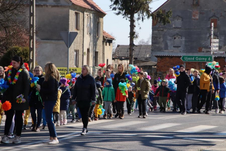 Powitanie wiosny w Udaninie. Przez miejscowość przeszedł barwny korowód