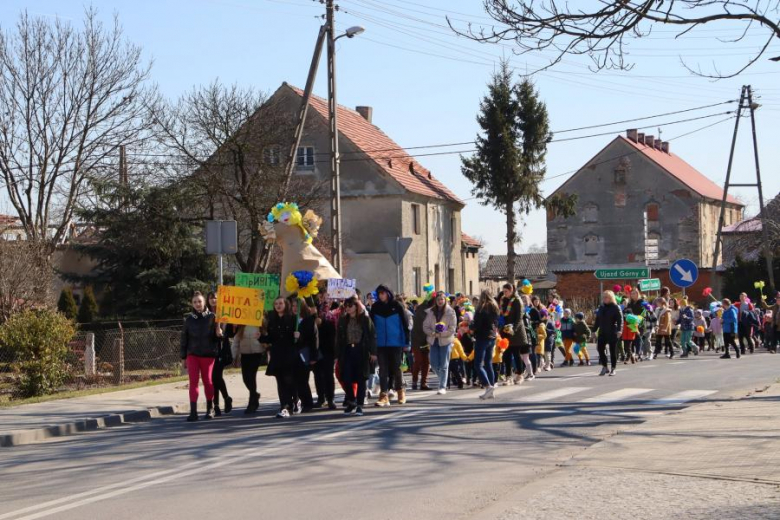 Powitanie wiosny w Udaninie. Przez miejscowość przeszedł barwny korowód