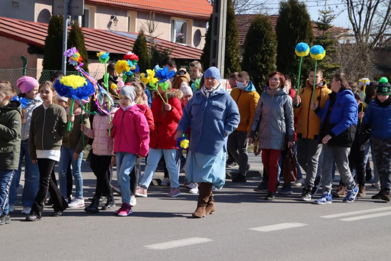 Powitanie wiosny w Udaninie. Przez miejscowość przeszedł barwny korowód