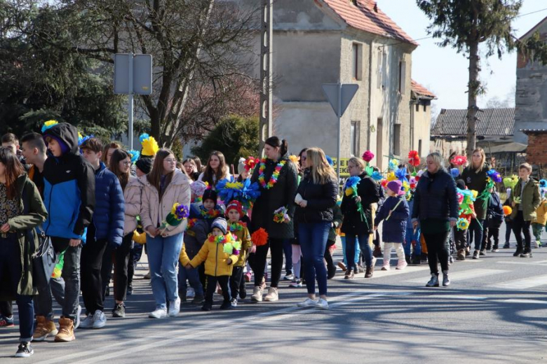 Powitanie wiosny w Udaninie. Przez miejscowość przeszedł barwny korowód
